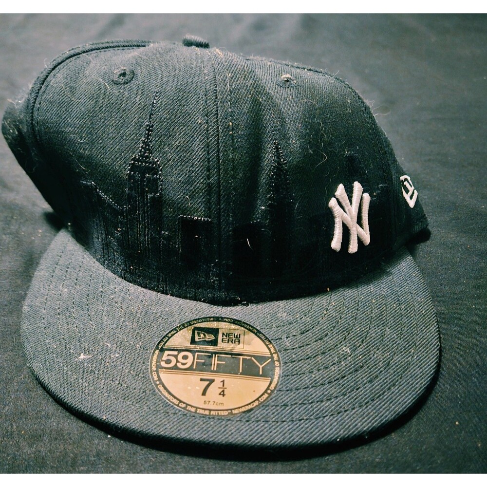 Vintage New Era NY Yankees Skyline 59FIFTY Fitted Hat 7 1/4 Rare City Edition ML